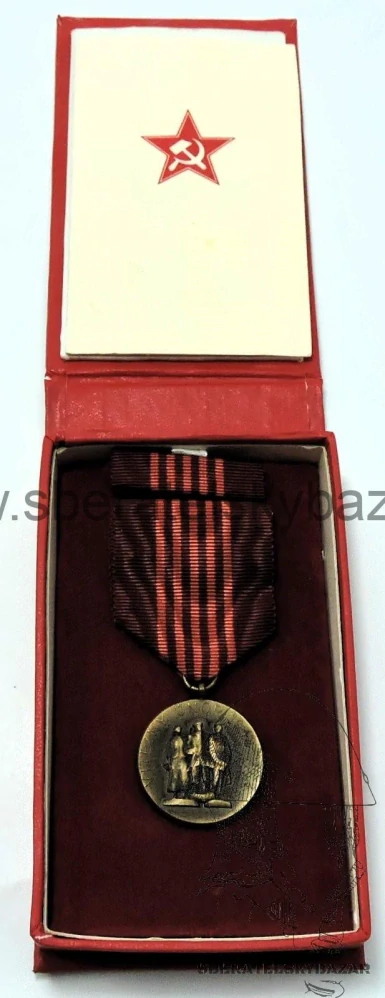 Medaile vítězný únor 1948 - v krabičce s dekretem