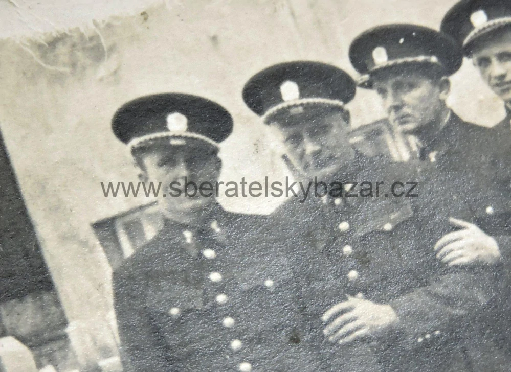 Fotografie obecní policie/ hasiči ?