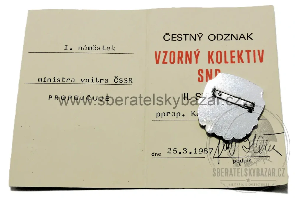 ČSSR – Čestný odznak „Vzorný kolektiv SNB“ s původním dekretem 