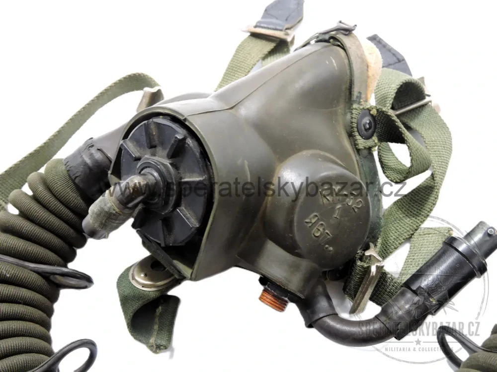 Kyslíková pilotní maska KM-32 - přilba Zš-3