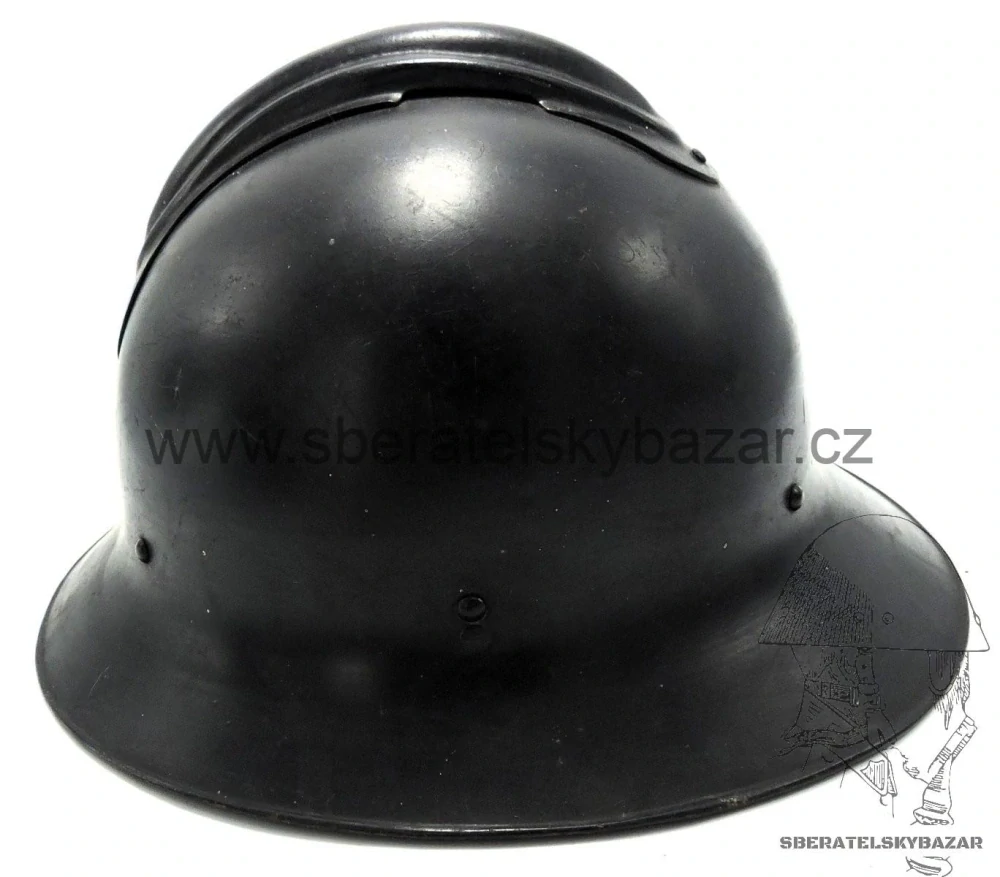 Přilba vz.29 atypická 8 nýtová
