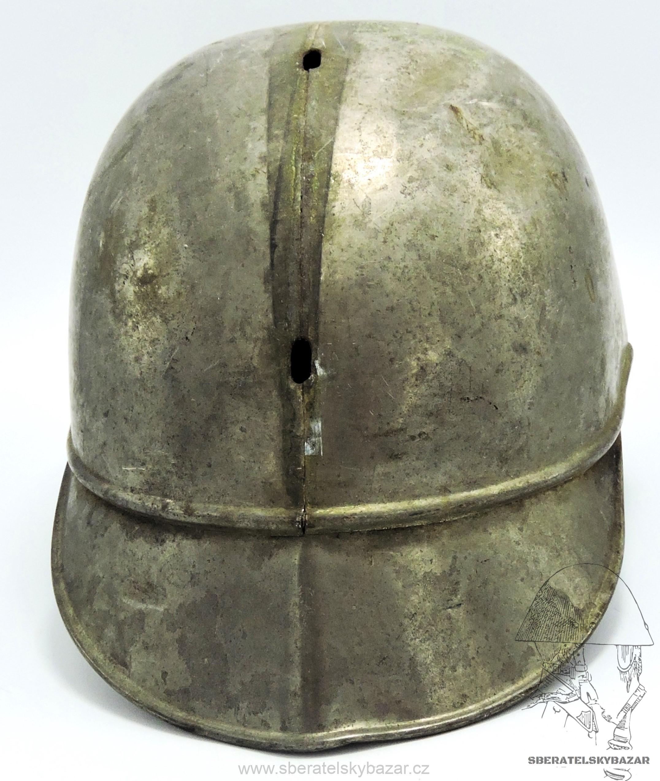 Hasičská přilba stříbrná