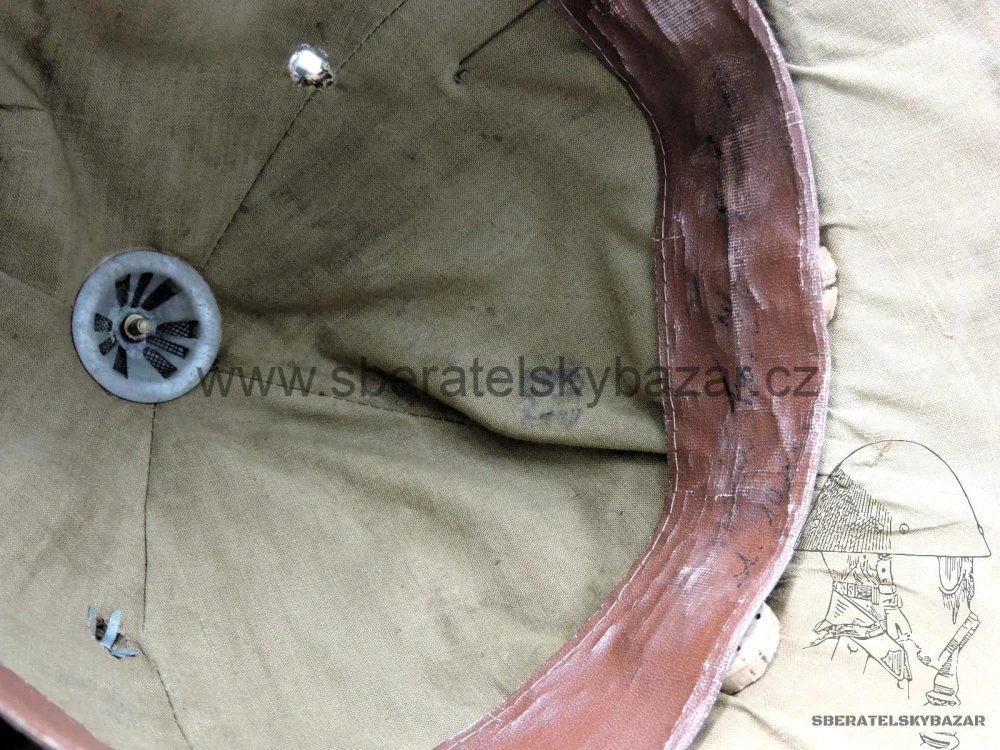 Italský válečný klobouk M28 WWII